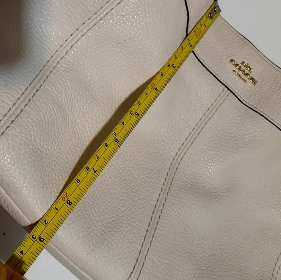 Coach Cream Leather Shoulder Bag - Picture 14 of 15